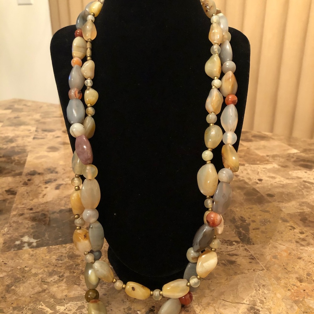 🚨Polished stone necklace comfortable fit.